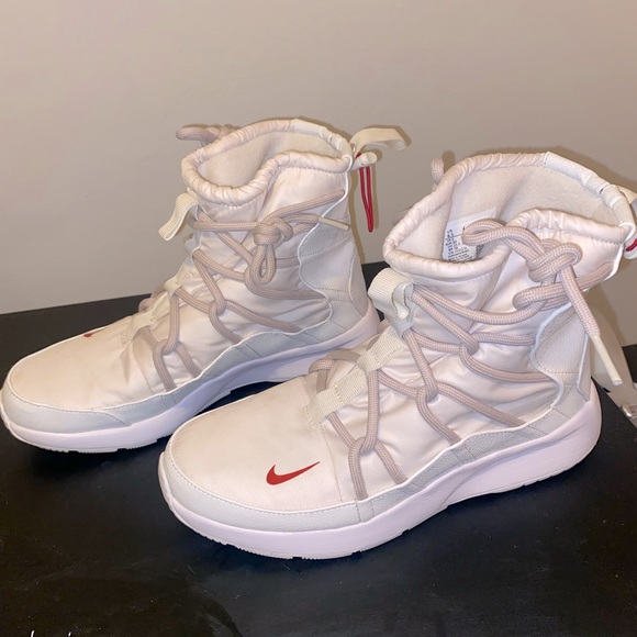 Nike Tanjun High Rise - Picture 3 of 11
